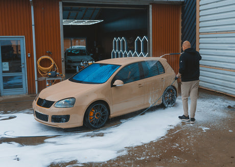 Sådan vasker du bilen korrekt ( 2026 )